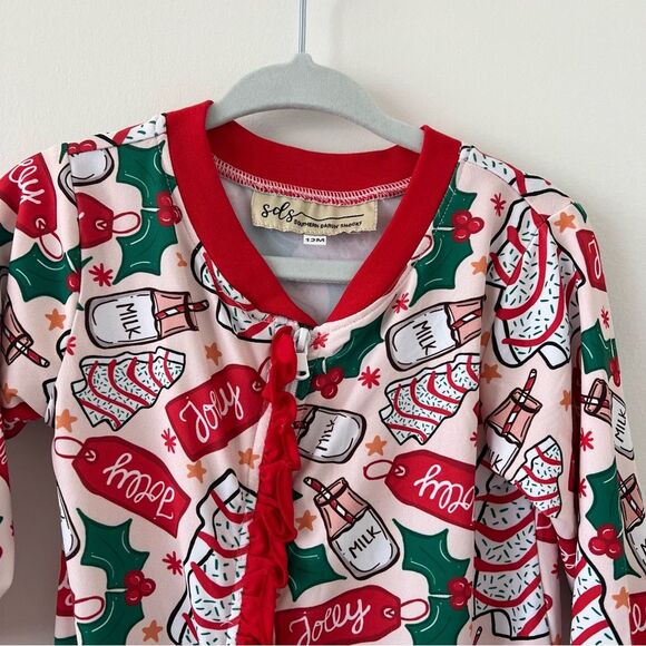 Southern Darlin Smocks Christmas cake footie. Size 12m. Super soft! Ruffled butt - Picture 3 of 3